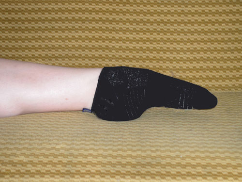 dotyk podložky špičkou nohy při zvětšeném rozsahu pohybu v kotníku - ilustrační obrázek